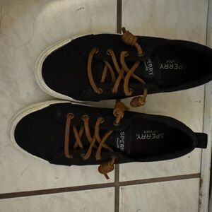 Crest Vibe Sneaker
Vulcanized Sneaker - Flat Heel